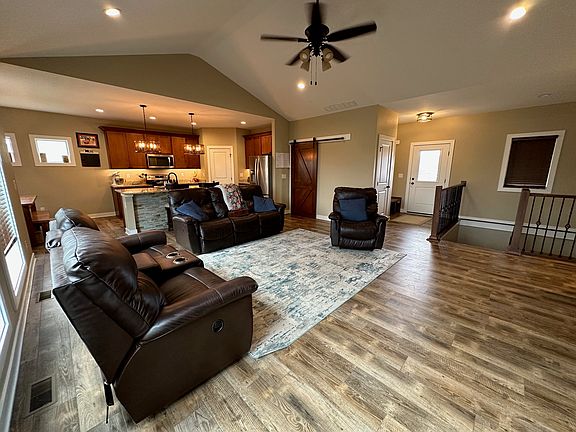 5th image of 802 N 10th Ave