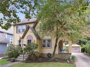 943 Cambridge Rd, Cleveland Heights, OH 44121