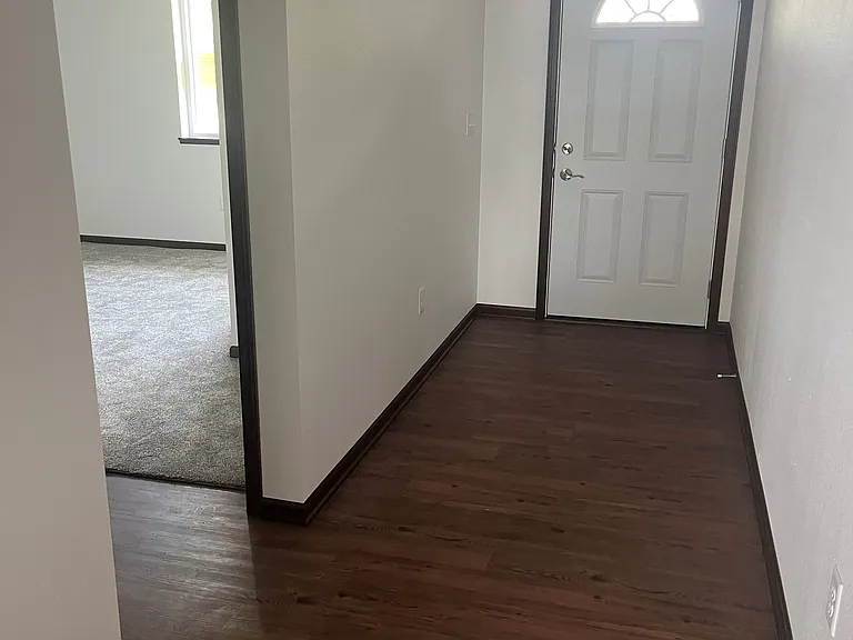 10 Lake Ln — Photo 11