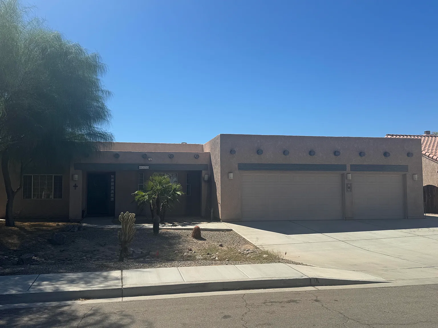 3 bed, 1700 sqft, $1,900 — Photo 1