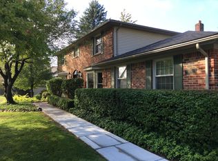 1793 Charm Ct, Rochester Hills, MI 48306