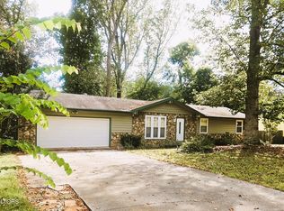 1205 E Woodshire Dr, Knoxville, TN 37922