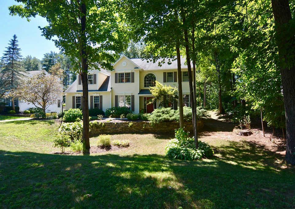 1st image of 81 Fieldstone Dr