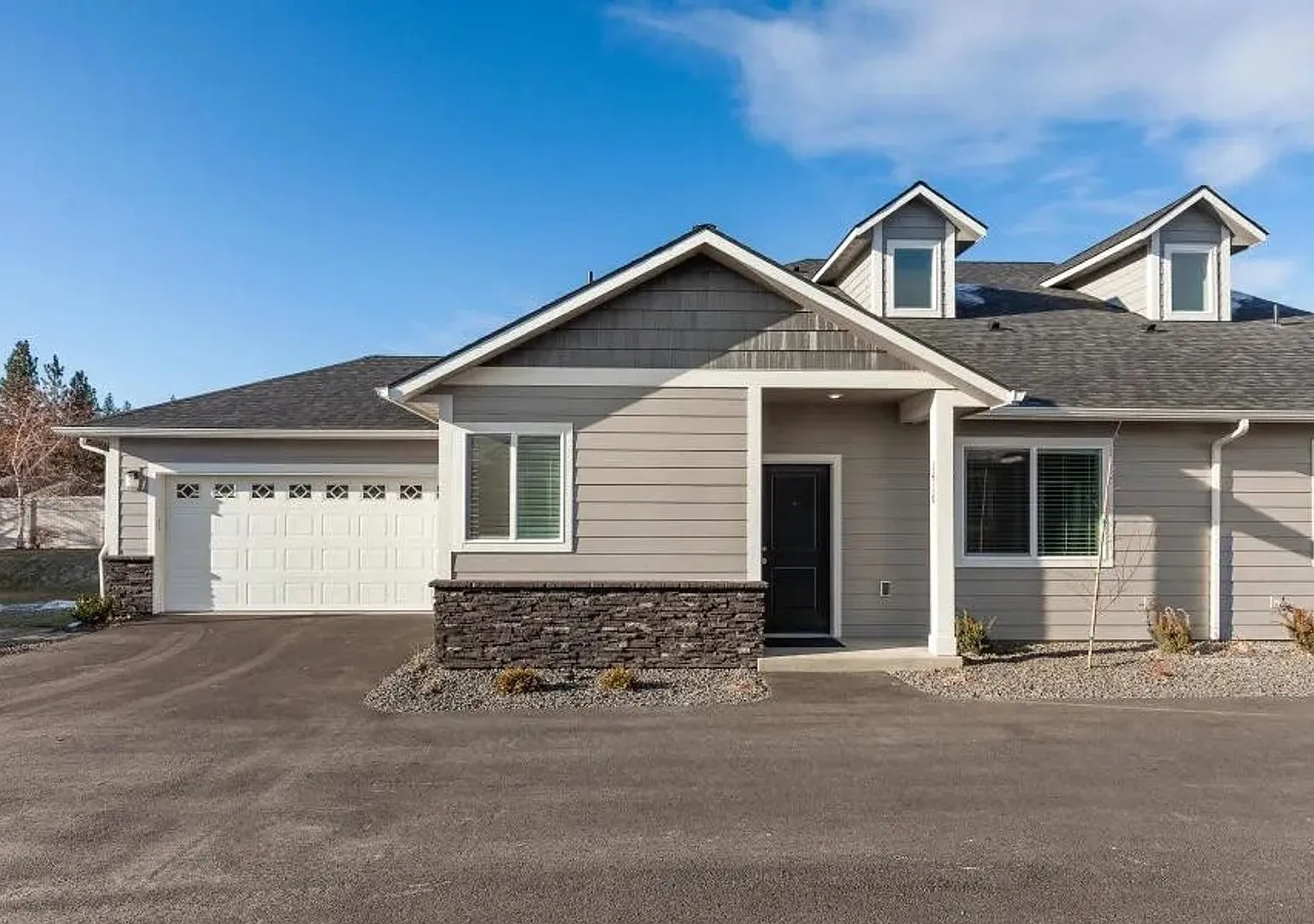 Beautiful 3-Bedroom Condo in Gated Black Bay Village Post Falls — Photo 1