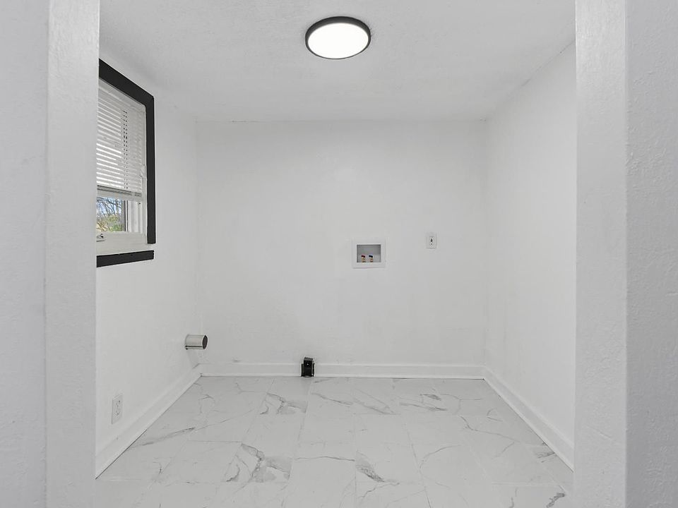 1st image of 5408 Woodland Ave