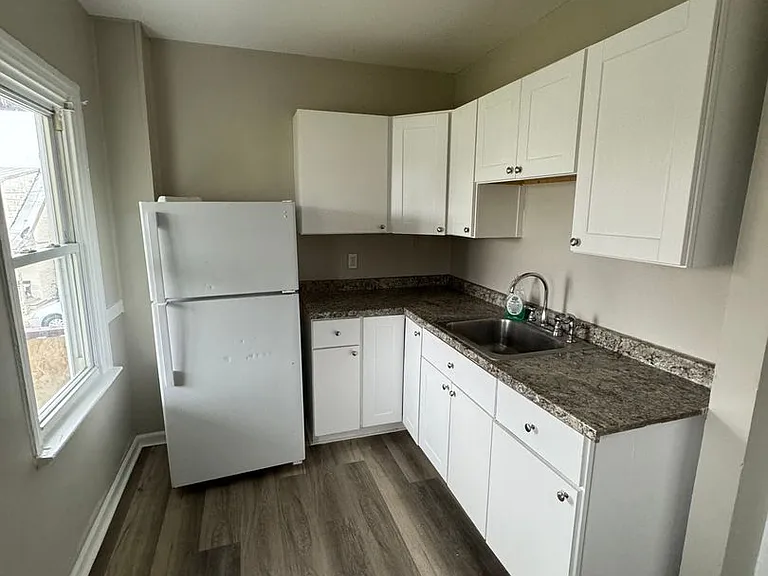 42-44 E Potomac St — Photo 13