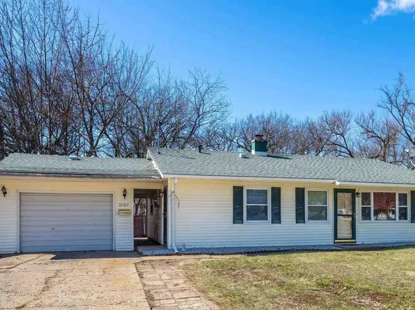 3707 9th St, East Moline, IL 61244