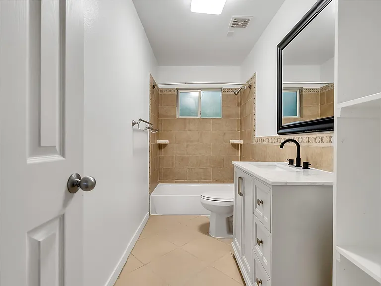 4930 Holloway Dr — Photo 29