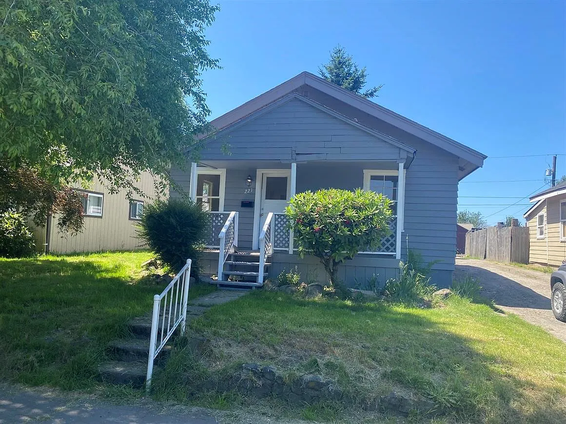 221 23rd Ave photo 1