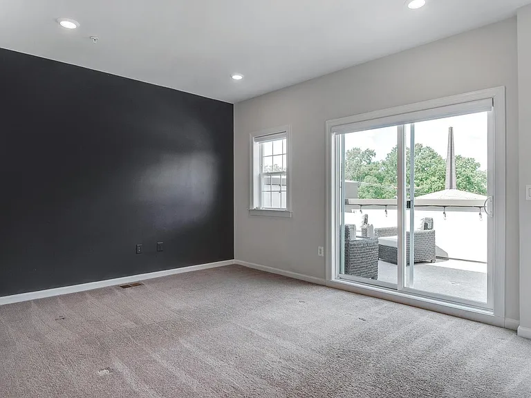 4725 Cherokee St — Photo 40