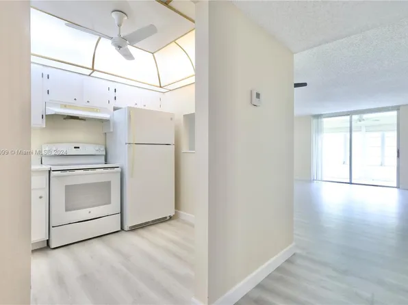 6870 Royal Palm Blvd APT 210M, Pompano Beach, FL 33063