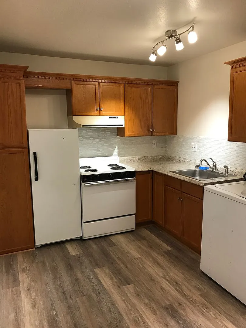 Corvallis triplex — Photo 1