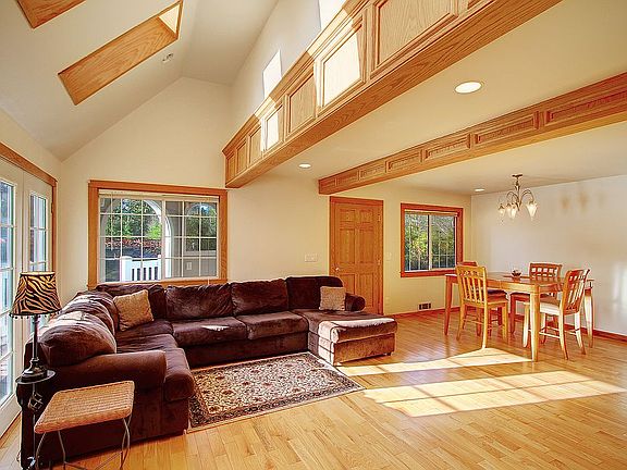 Sun-drenched great-room