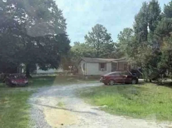 5623 Baggett Ln, Hope Mills, NC 28348