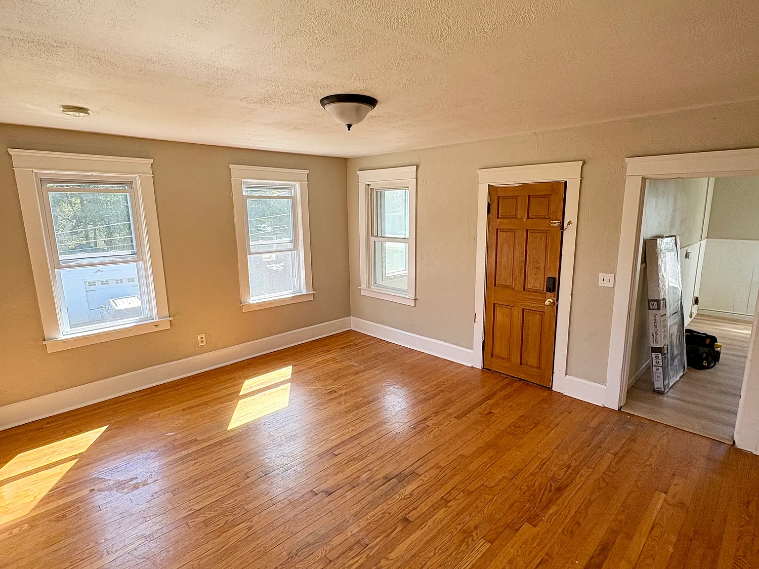 3 bed, 1150 sqft, $2,000 — Photo 3