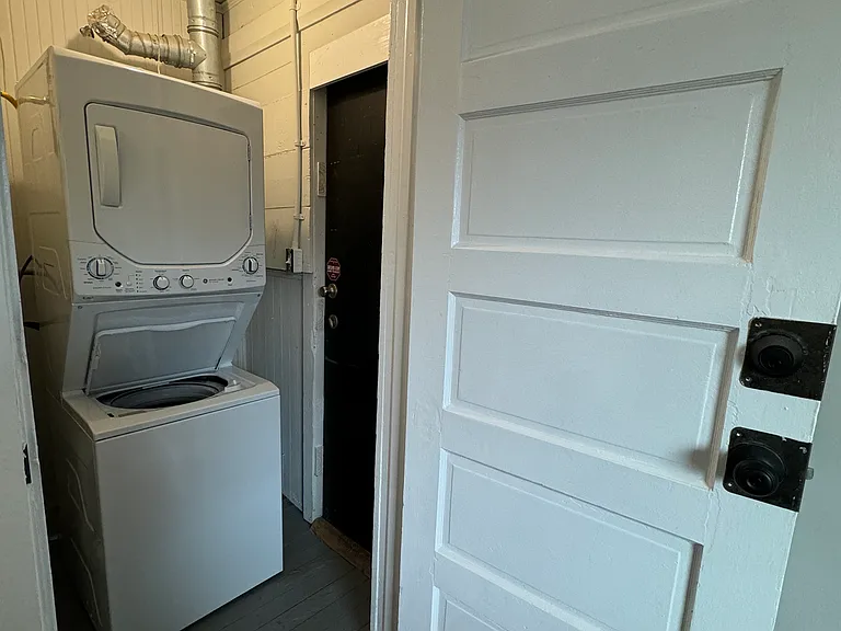 1482 Woodbine Ave SE #1 — Photo 8
