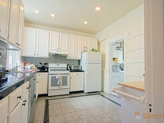 5th image of 1336 Larkin St #A