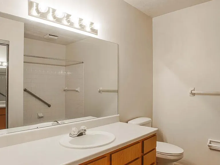 Port Crossing Apartments — Photo 86
