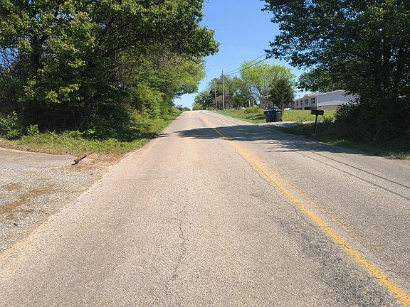5th image of 400 Oak Grove Rd