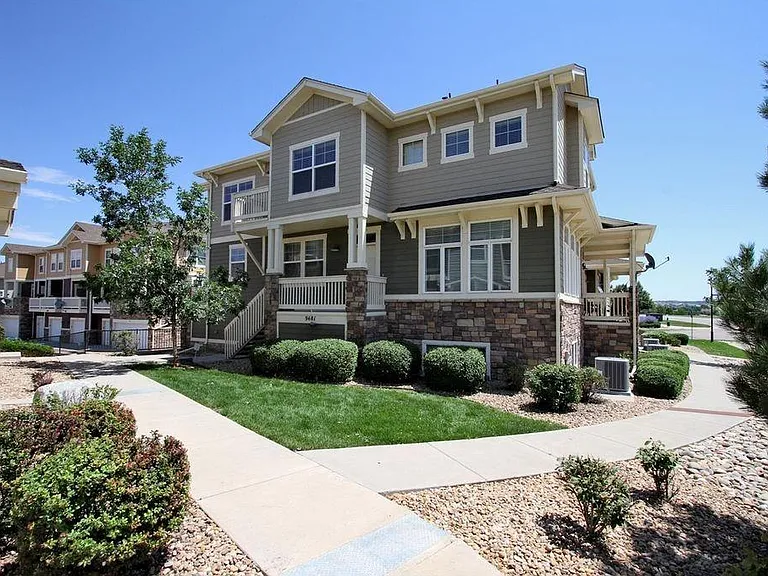 STREET VIEW OF TOWNHOME
CORNER UNIT