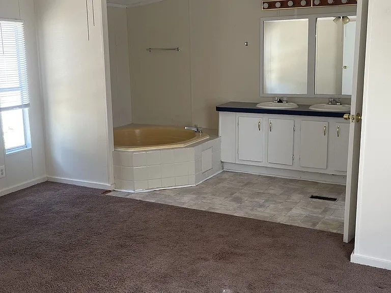 521 E Veterans Memorial Blvd #301 — Photo 22