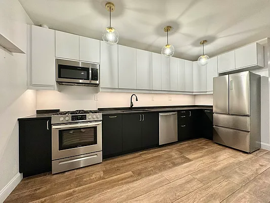Rented by Astoria Realty | media 25