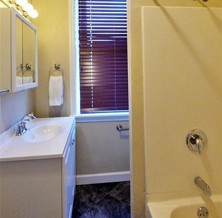 Updated bathroom with bath / shower