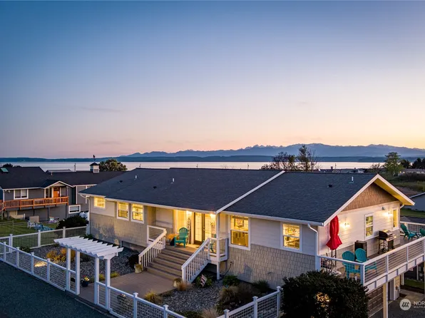246 Lighthouse Way, Freeland, WA 98249