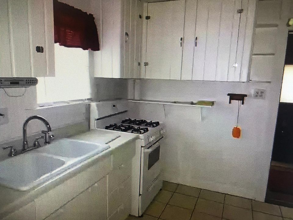 1st image of 2826 Hanson St