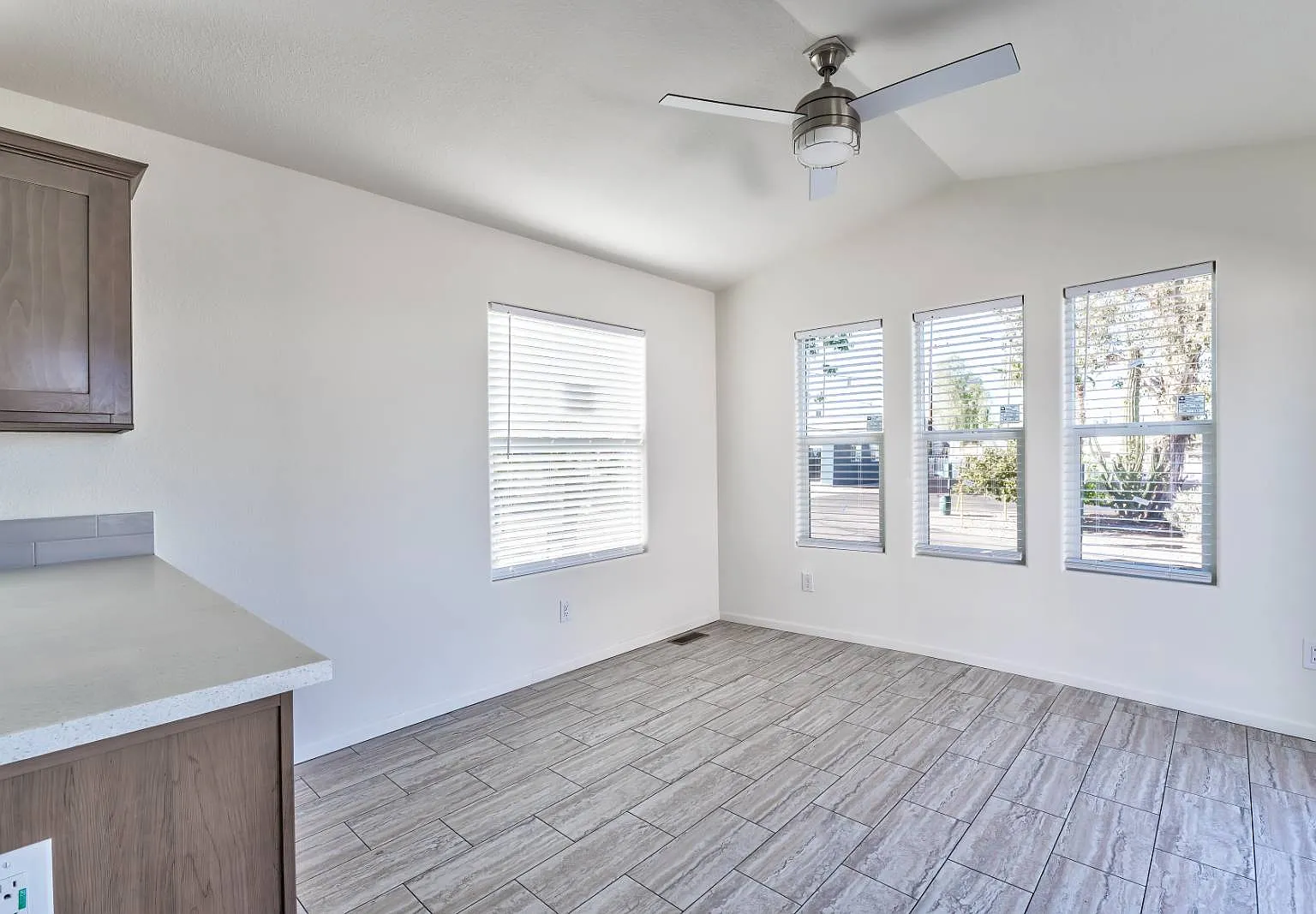 1 bed, 1.0 bath, 396 sqft, $1,250 — Photo 4