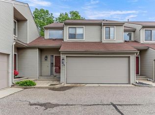 644 Ashley Cir, Rochester, MI 48307