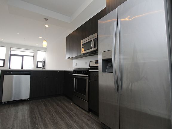 3rd image of 5427 N Broadway #3N