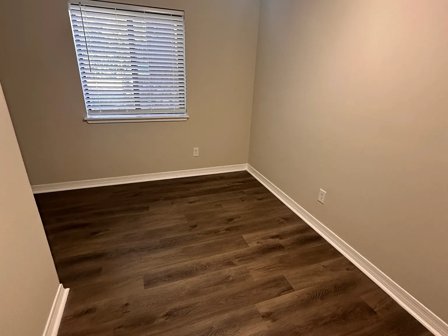 216 Seawind Dr — Photo 3