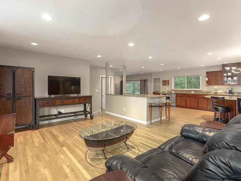 2611 Colby Dr — Photo 22