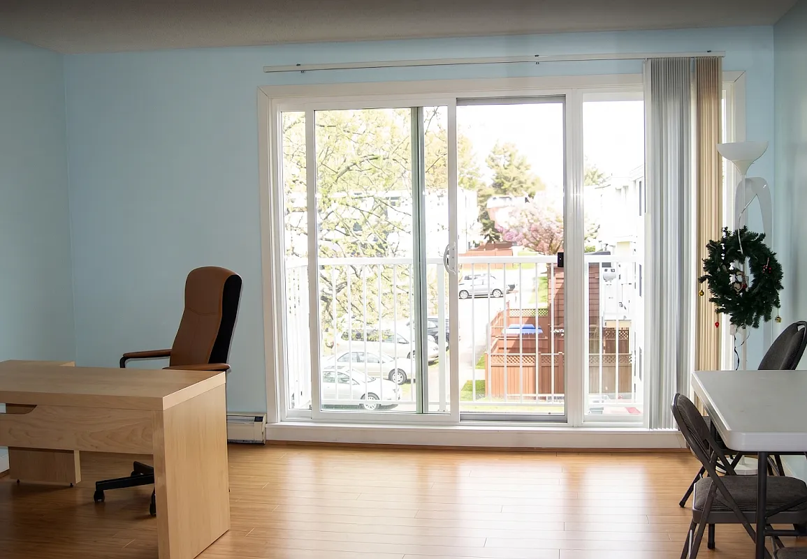 10 bed, 700 sqft, $1,995 — Photo 1