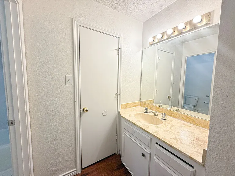 612-614 Towne House Ln — Photo 18