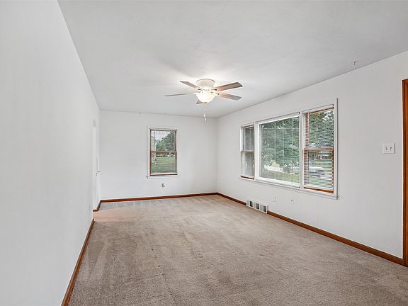 4th image of 922 W 7th St S