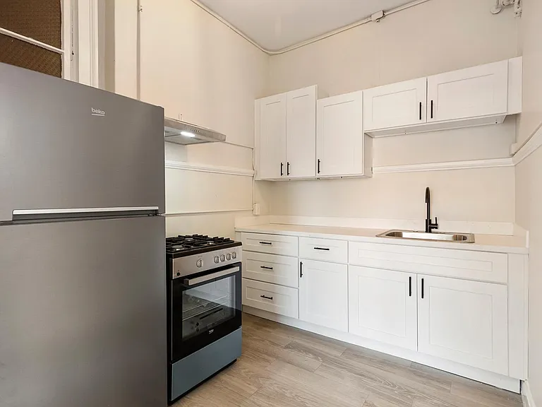 1633 Boylston Ave — Photo 2