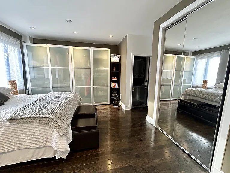 36 Coxwell Ave — Photo 17