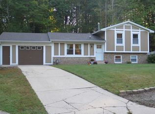 17686 Thornapple Ln, Spring Lake, MI 49456