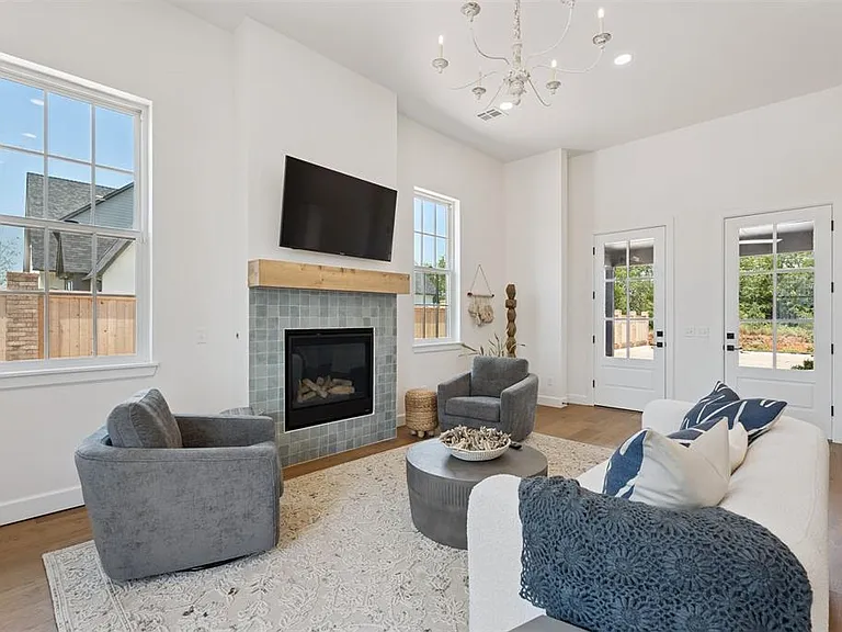 18817 Selah Way — Photo 11