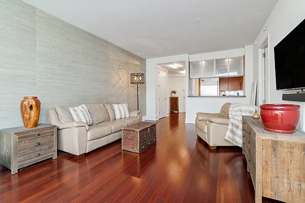 Rented by LKW International Real Estate LLC | media 3