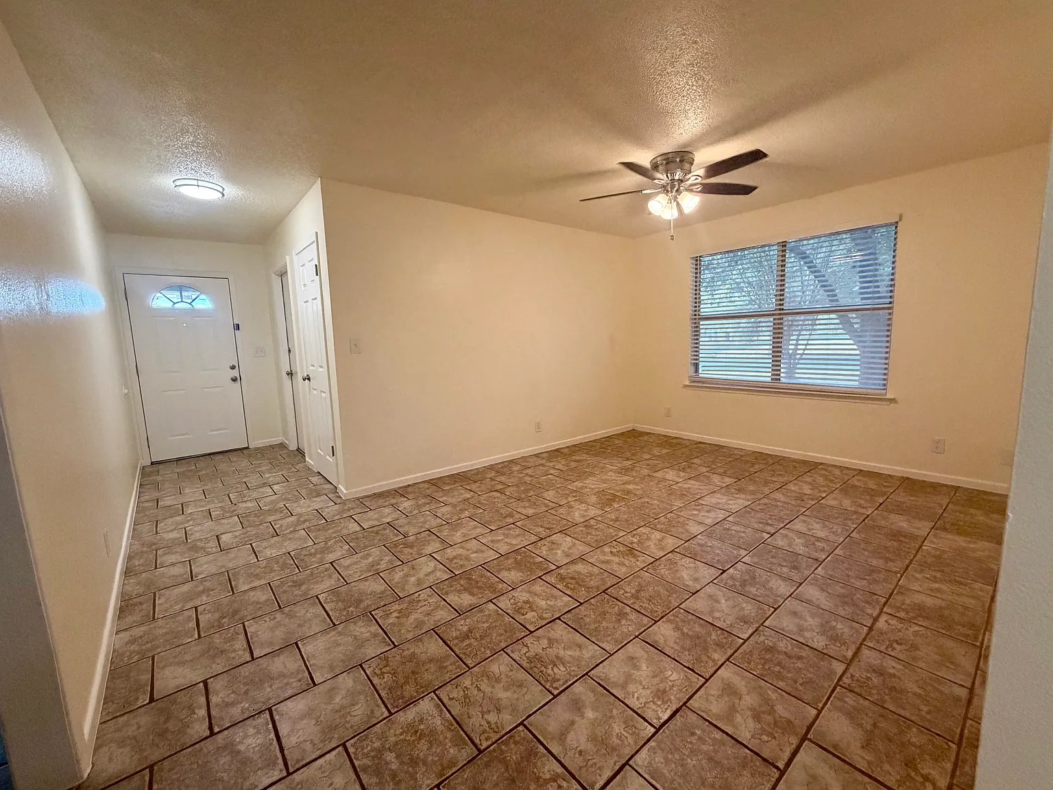 2 bed, 843 sqft, $1,450 — Photo 4