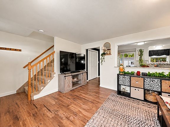 4th image of 17 Orchard Ave #J