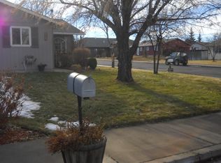 2420 SW Glacier Ave, Redmond, OR 97756