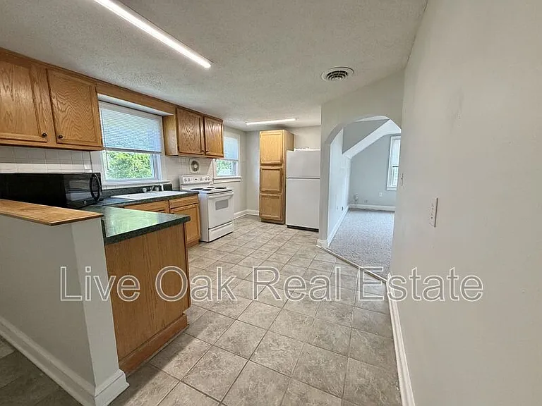 1319 Myrtle Ave #B — Photo 2