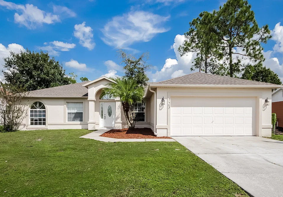 723 Del Rio Way