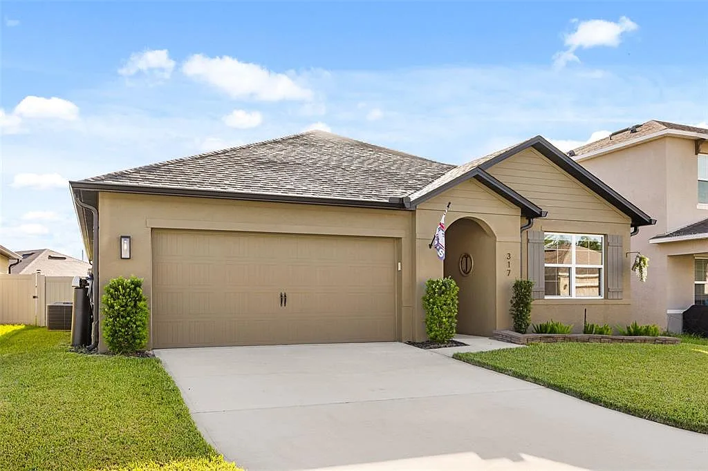 3 bed, 2.0 bath, 1706 sqft, $2,550 — Photo 2