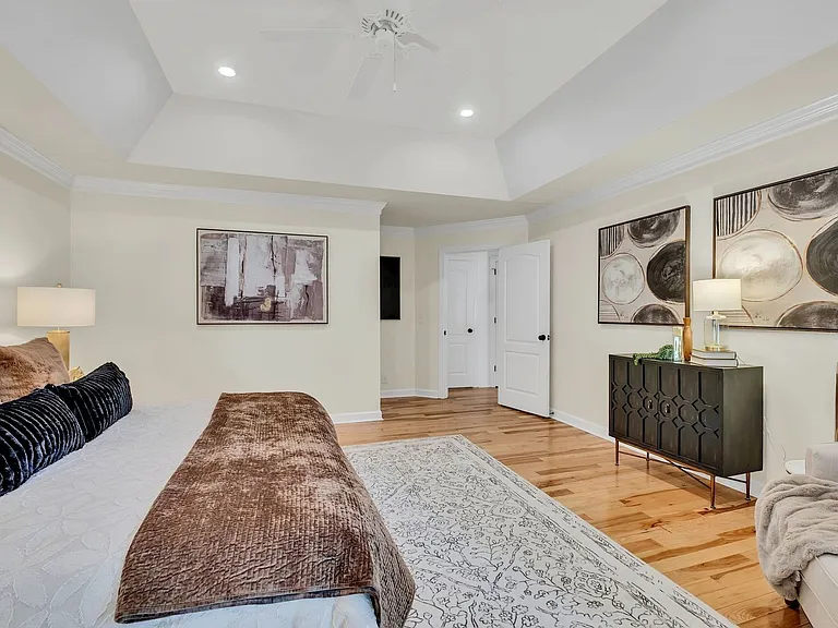 221 Adams Ct — Photo 24