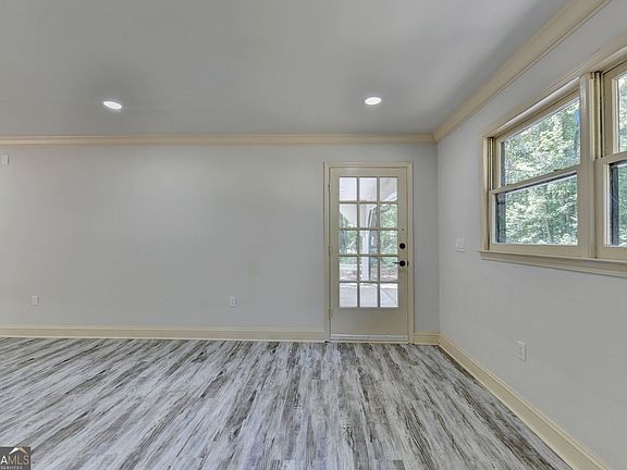 5th image of 420 Argus Dr